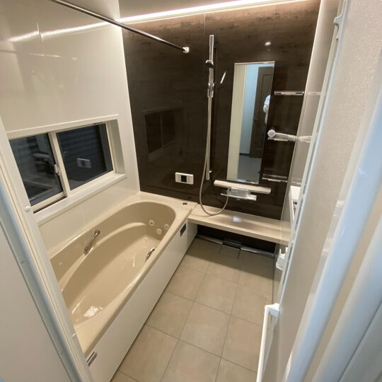 施工後の浴室のお写真です。<br />
断熱性に優れたタカラスタンダード自慢の最高級グレード「プレデンシア」を選択いただきました。