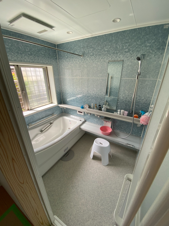 施工後のお写真です。<br />
増築したことにより広々使いやすい浴室になりました。